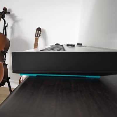 Novation ReMOTE 61 SL MKIII MIDI Controller 2018 - Present - Black image 12