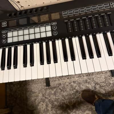Novation ReMOTE 61 SL MKIII MIDI Controller 2018 - Present - Black image 3