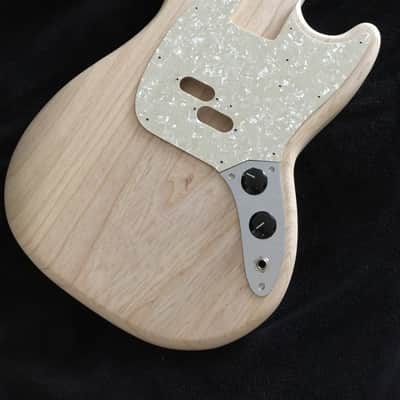 Mustang Bass Body 69 2 Piece Swamp Ash image 2