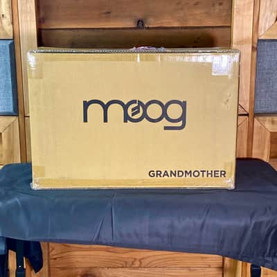 Moog Grandmother 32-Key Semi-Modular Analog Synthesizer (USA) - Black / Multi-Colored Panel image 6