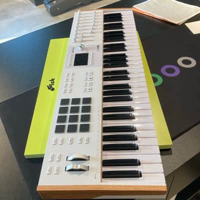 Arturia KeyLab 61 MkIII MIDI Controller 2024 - Present - White image 2