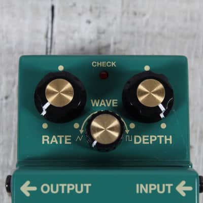 Boss TR-2 Tremolo Pedal Electric Guitar Effects Pedal Vintage Tremolo Effects image 3