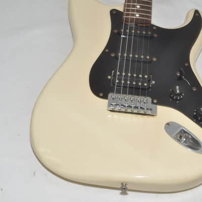 Fender Japan Stratocaster, serial number E Electric Guitar Ref. No 6887 image 3