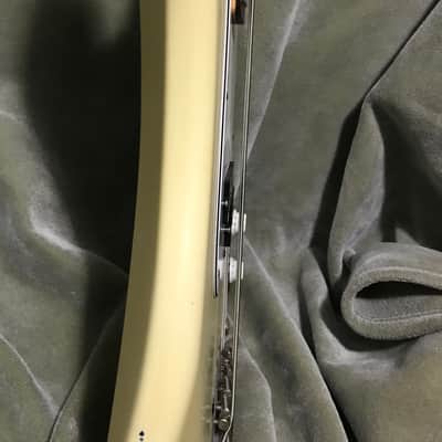 Fender P bass MIM. MIA pickups. 1991-2001 Mexico Precision. (Buttercream?) image 9
