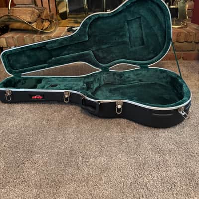 SKB 1SKB-8 Dreadnought Economy Hardshell Acoustic Guitar Case 2010s - Black image 3