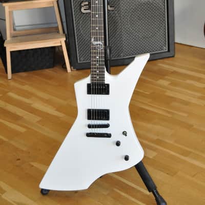 ESP LTD Snakebyte SW Snow White / James Hetfield (Metallica) Signature / Made in Korea / Explorer Type / W26030094 image 2