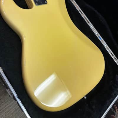 Fender Precision Bass with Maple Fretboard - 1983 - Aged Olympic White image 3