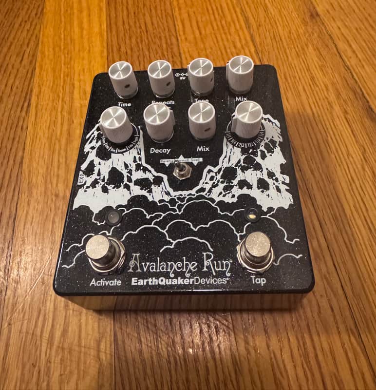 EarthQuaker Devices Avalanche Run Stereo Reverb & Delay with Tap Tempo V2