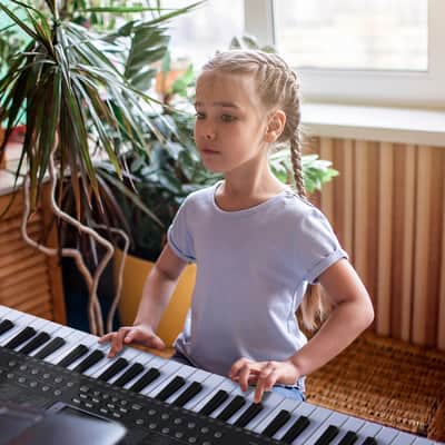 Glarry EP-110 61 Key Keyboard with Piano Stand, Piano Bench, Built In Speakers, Headphone, Microphone, Music Rest, LED Screen, 3 Teaching Modes for Beginners 2020s - Black image 14