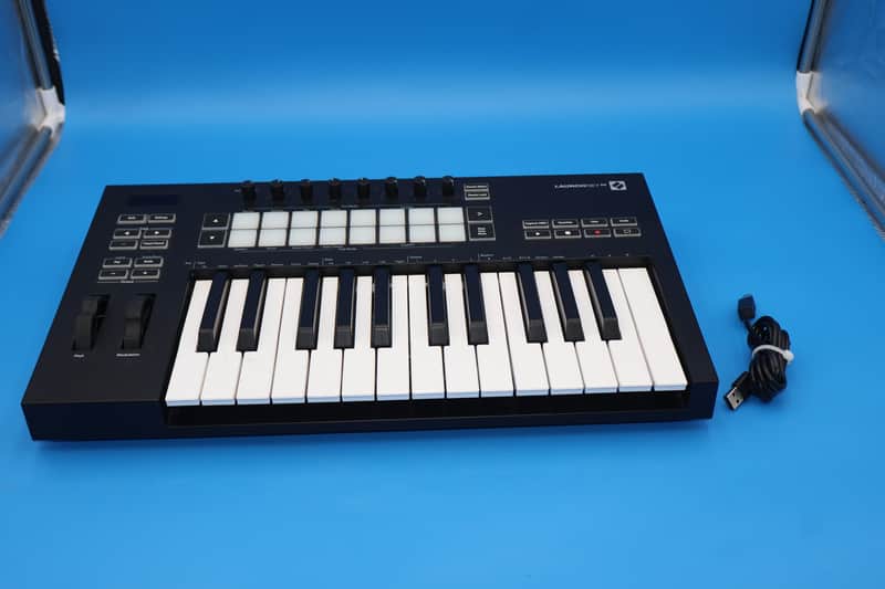 Novation Launchkey 25 MK3 USB MIDI Keyboard Controller image 1