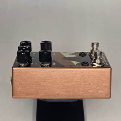 Walrus Audio Monument Harmonic Tap Tremolo V2 2018 - Present - Coral / Black image 7