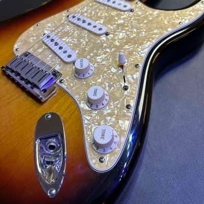 2001 USA Fender Standard Stratocaster image 3