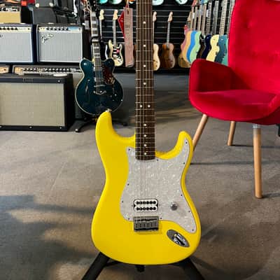 Fender Limited Edition Tom DeLonge Signature Stratocaster - Graffiti Yellow Bild 1