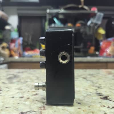 Mooer Micro Preamp 012 US Gold 100 pedal image 2