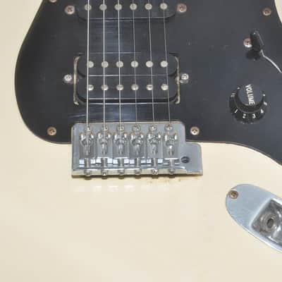 Fender Japan Stratocaster, serial number E Electric Guitar Ref. No 6887 image 5