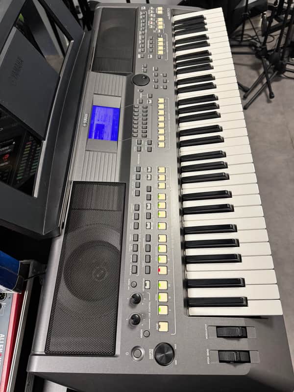 Yamaha PSR-S670 - Arrangeur Workstation 61touches image 1