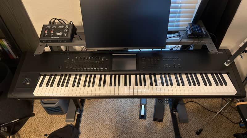 Korg Kronos 3 88-Key Digital Synthesizer Workstation 2025 - Black image 1