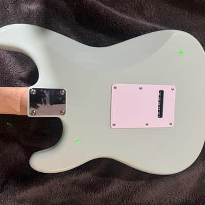 Squier Affinity Series Stratocaster with Indian Laurel Fretboard 2018 - 2022 - Surf Green image 2