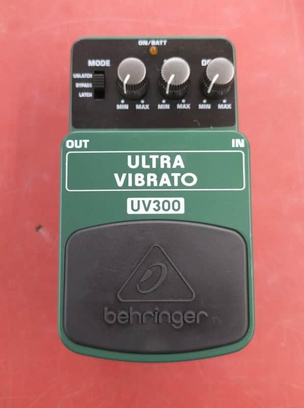 Behringer UV300