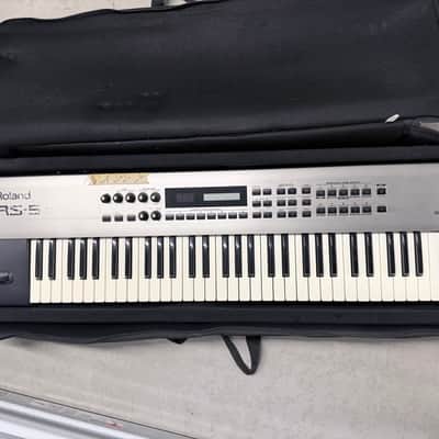 Roland RS-5 61-Key Performance Synthesizer w/ Kaces Soft Case Tested Working