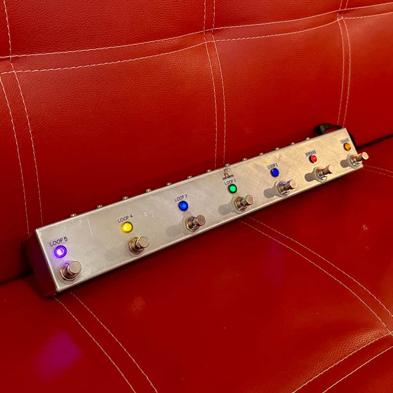 Loop-Master 5 Way Switcher w/ Bypass & Tuner image 1