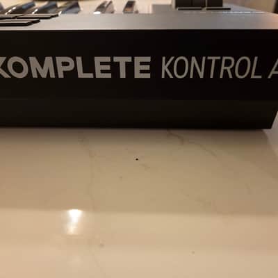 Native Instruments Komplete Kontrol A49 2018 - Present - Black image 2
