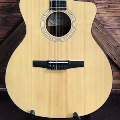 Taylor 114ce-N LTD Ovangkol 2019 - Natural image 1