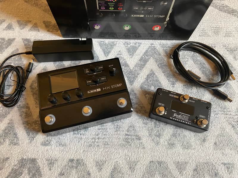 Line 6 HX Stomp Bundle with External MIDI Foot Switch (Mint