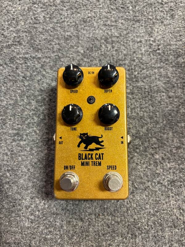 Black Cat Mini-Trem Tremolo Pedal - Genuine Analog Tremolo