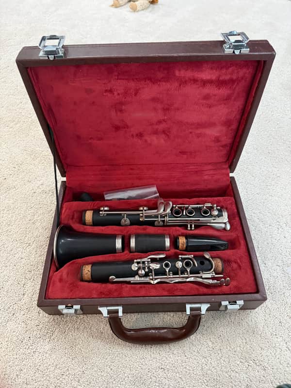 Buffet Crampon E11 Intermediate Bb Clarinet 2010s - Black image 1