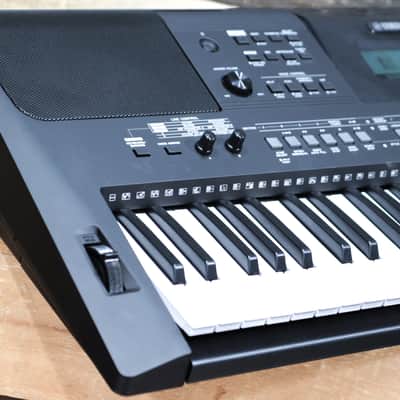 Yamaha PSR-E463 Digital Keyboard 61-Key Touch Response 48-Note Polyphony w/Box image 2
