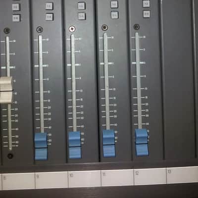 Soundcraft Delta SR 16 Channel Mixer image 11