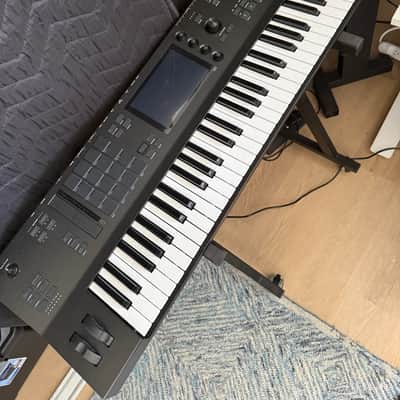 Akai MPC Key 61 Standalone Workstation Synthesizer 2022 - Present - Black image 3