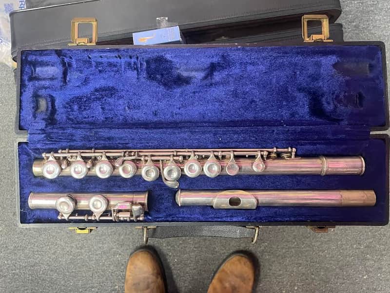 King Cleveland 610 Flute w/ Hard Case Blue Lining (parts/ repairable) image 1