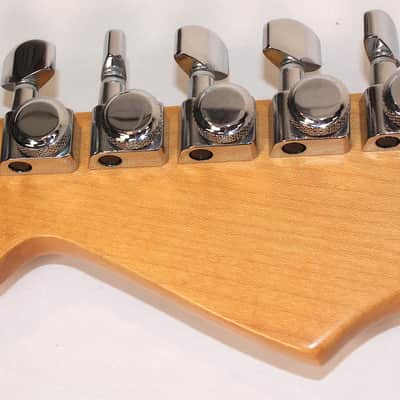 2005 Fender US Stratocaster Deluxe • 2005 • Tobacco Sunburst • Excellent Original Condition • Original Tweed Case image 13