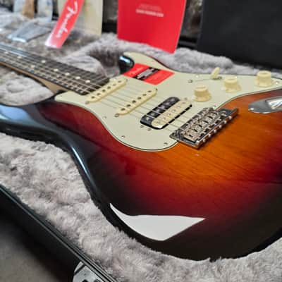Fender American Professional Stratocaster 2018 BRAND NEW Time Capsule CASE QUEEN Ultra Luxe 2-Tone Sunburst USA Strat 60s vintage 4-bolt neck Investor Guitar image 3