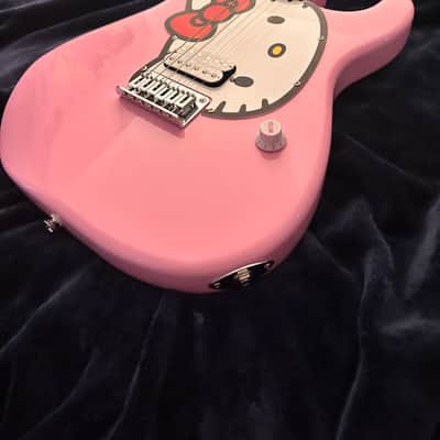 Squier Hello Kitty Stratocaster 2024 - Present - Pink image 3