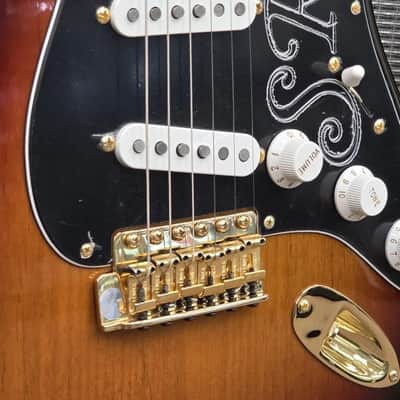 Fender Stevie Ray Vaughan Stratocaster 3Color Sunburst image 9