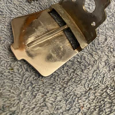 Eastman Cast Mandolin tailpiece 2005 - Chrome image 3