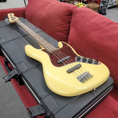 Fender Deluxe Active Jazz Bass with Case 2008- Vintage White image 4