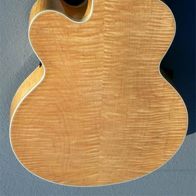 1999 Heritage Johnny Smith Rose: Rare Model, Artist Signed, All Carved, Showroom Condition image 3