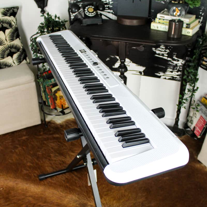 Preowned 88-Key Digital Keyboard - White w/ Carry Bag, Power Supply, Sustain Pedal, Headphones & Stand image 1