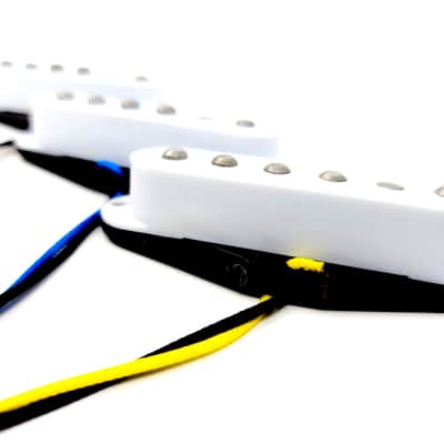 Brio Vintage Style Single Coils Alnico V Set of 3 (Cream/Black or White) image 5