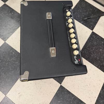 Fender Rumble 40 V3 40-Watt 1x10" Bass Combo 2015 - Present - Black image 5
