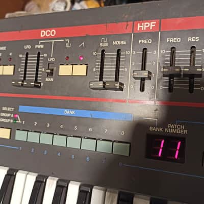 Roland Juno-106 61-Key Programmable Polyphonic Synthesizer Bild 4