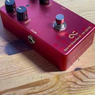 One Control Dyna Red Distortion 4K 2020 - 2021 - Red image 5