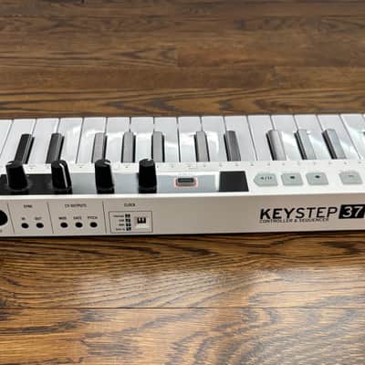 Arturia KeyStep 37 MIDI Controller 2021 - 2025 - White image 5
