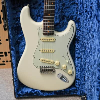 Fender Vintage II 1961 Stratocaster - Mod image 3