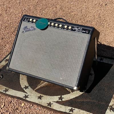 Fender "Custom" Vibrolux Reverb 40-Watt 2x10" Guitar Combo 1996 - 2013 - Black image 3