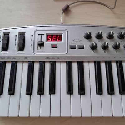 M-Audio Oxygen 8 25-Key MIDI Controller Keyboard 2002 - 2005 - Silver image 2